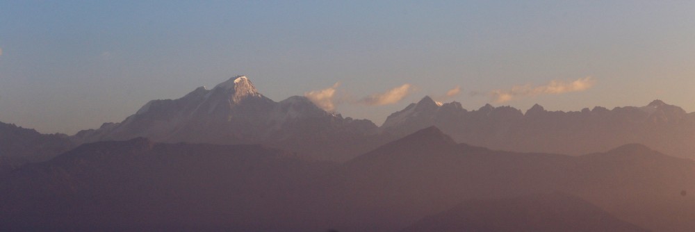 尼泊爾｜納加闊特。 山村眺瞰世界屋脊